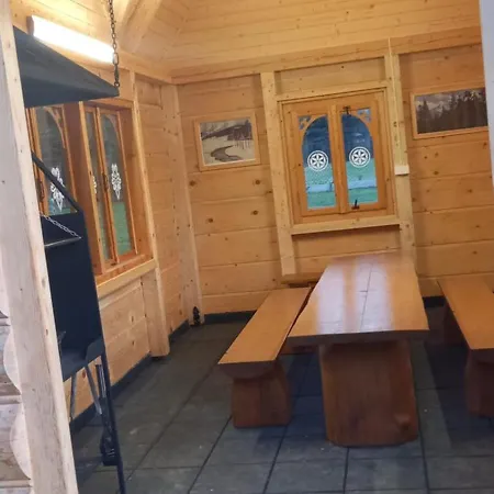 Drewniany Luxury Dabrowa 자코파네